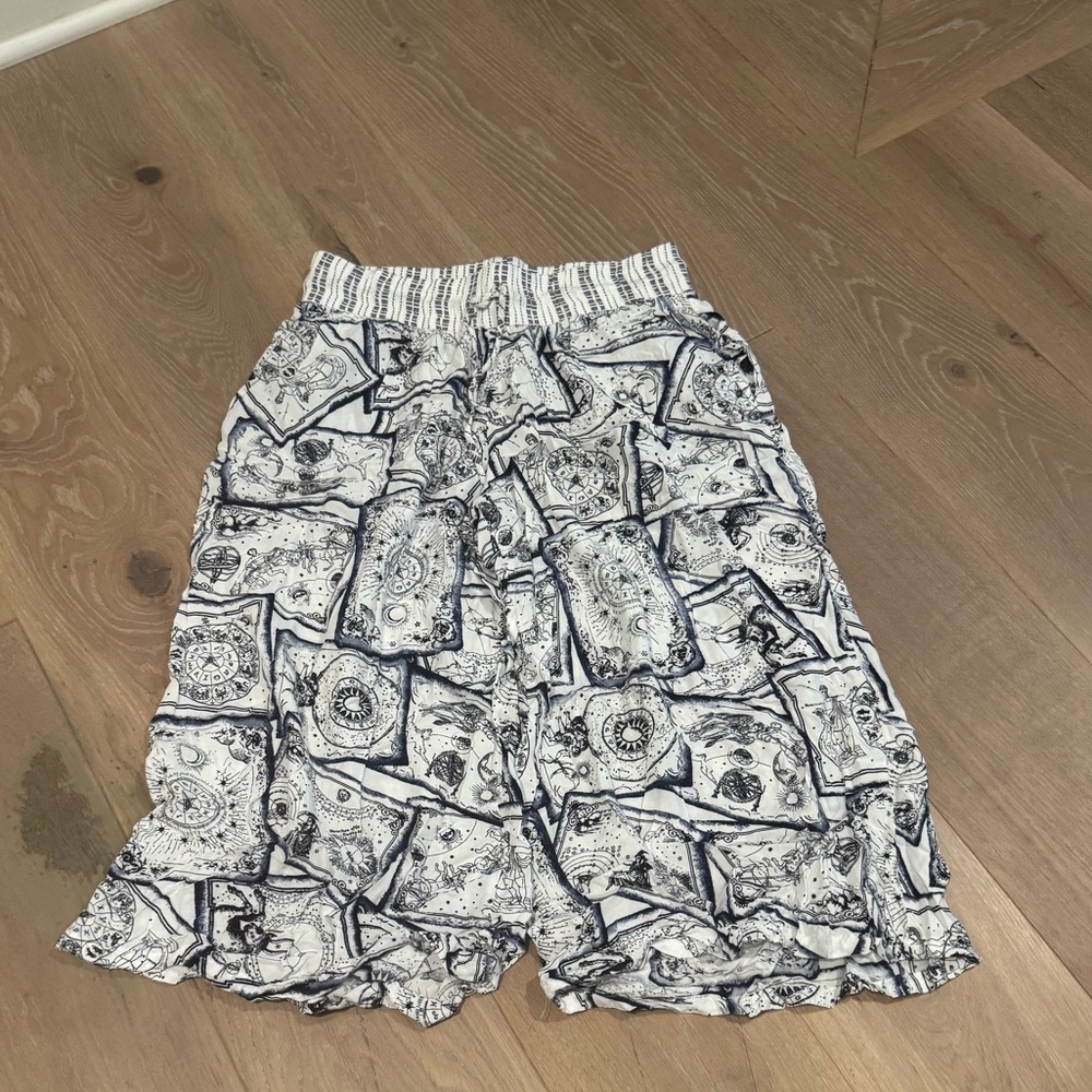 Refinery 29 Women’s Size S Printed capris - Navy Blue and White
